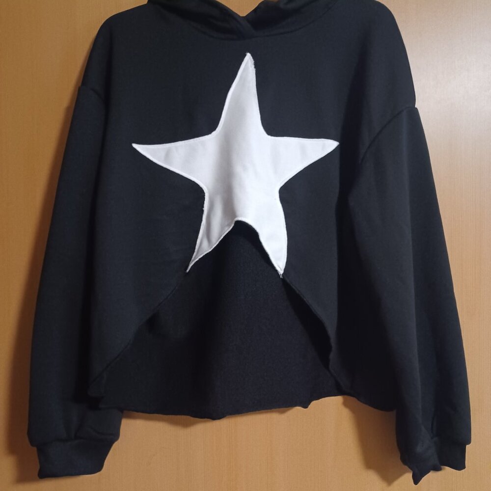 Star Black and white sweater with hood